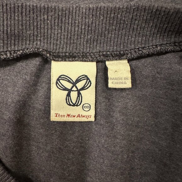 Aritzia TNA Long T-Shirt Womens Size XXS V-Neck Short Sleeve Top - Picture 4 of 7